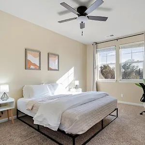 High End Midtown With Fireplace And Ensuite Baths Apartment