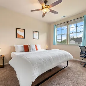 Midtown Luxe Stay—king Beds, Ensuite Baths, Great Location Apartment
