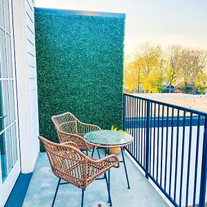 Dreaming With Dolly - Luxe Near Broadway Holiday home Nashville
